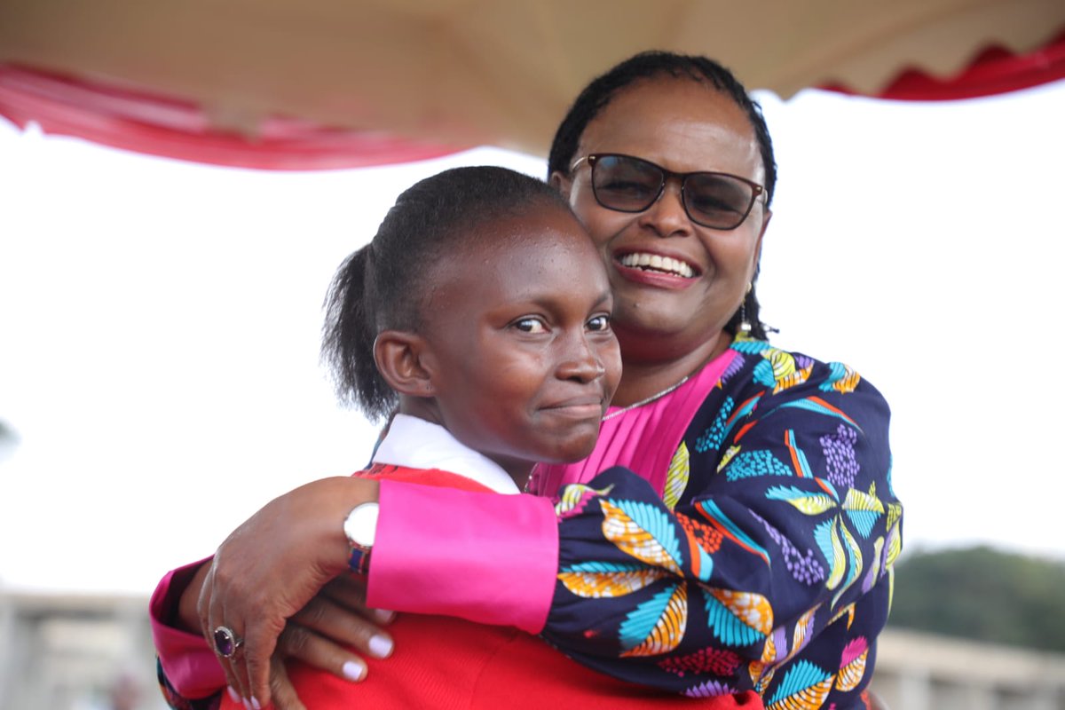 Emotional moment as I finally got to fulfil Lucy Njoki’s wish of meeting me. Njoki who was the top performer in Kiambaa has joined Loreto High School Limuru, and I’ve offered to pay her fees up to university level.