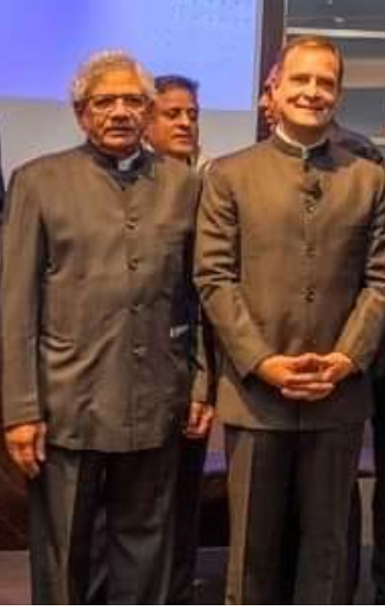 SAnghiMaharaj's tweet photo. ഇടതു വശത്തു നിൽക്കുന്നവന്റെ ആളുകൾ ആണ് കേരളത്തിൽ വലതുവശത്തു നിൽക്കുന്നവന്റെ രണ്ടു പേരെ അരിഞ്ഞു തള്ളിയത് , എല്ലാം പറഞ്ഞു കോംപ്ലിമെൻറ്സ് ആക്കിയിട്ടുണ്ട് https://t.co/0aihMxGYuC