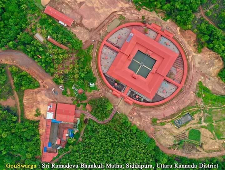 chinmayabhat07's tweet photo. @bhaava_chetana @BJP4India @PMOIndia @PrabhuChavanBJP @nstomar @RAshokaBJP @BCNagesh_bjp @Ravi_LA @BGUdayBJP @ShivaramHebbar @vedavyasbjp 2.
ದೇಶದಲ್ಲೇ ಮೊದಲ ಬಾರಿಗೆ ವಿನೂತನ ಕಲ್ಪನೆಯ ಗೋಧಾಮ ನಿರ್ಮಾಣವಾಗಿದೆ, ಅದು ಸಂಪೂರ್ಣ ಗೋಸೌಖ್ಯಕೇಂದ್ರವಾಗಿದೆ.
ಗೋವಿಗೇನು ಬೇಕು ಅದನ್ನು ಗೋವು ಬೇಕಾದಾಗ, ಬೇಕಾದಷ್ಟನ್ನು ಪಡೆಯುವ ವ್ಯವಸ್ಥೆ ಗೋಸ್ವರ್ಗದಲ್ಲಿದೆ.
#GouSwarga

@astitvam https://t.co/kFiG5Mm3BE