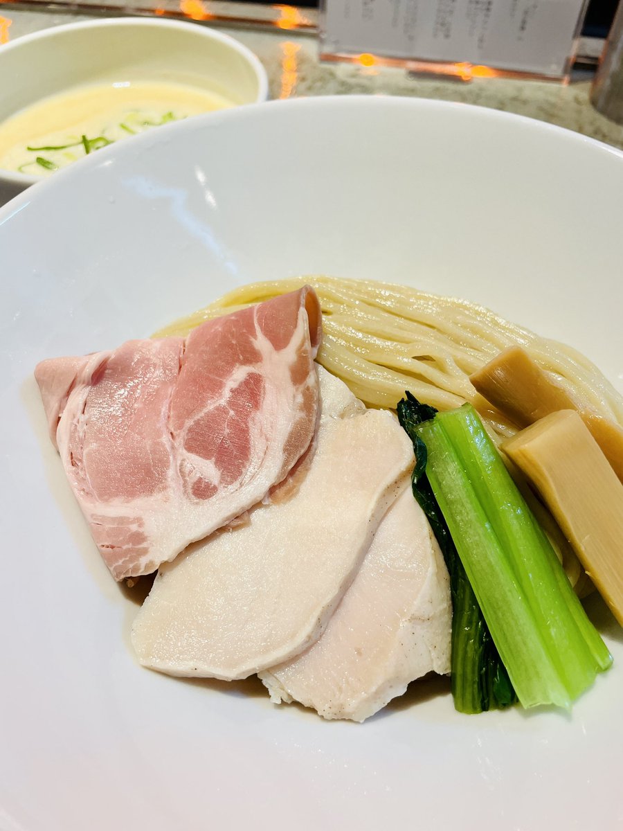 senban11's tweet photo. 結局梅田を彷徨ってて偶然見つけたお店の鶏つけ麺がめちゃ好みだったので満足！いいこともある… https://t.co/RO4aC8RAPp