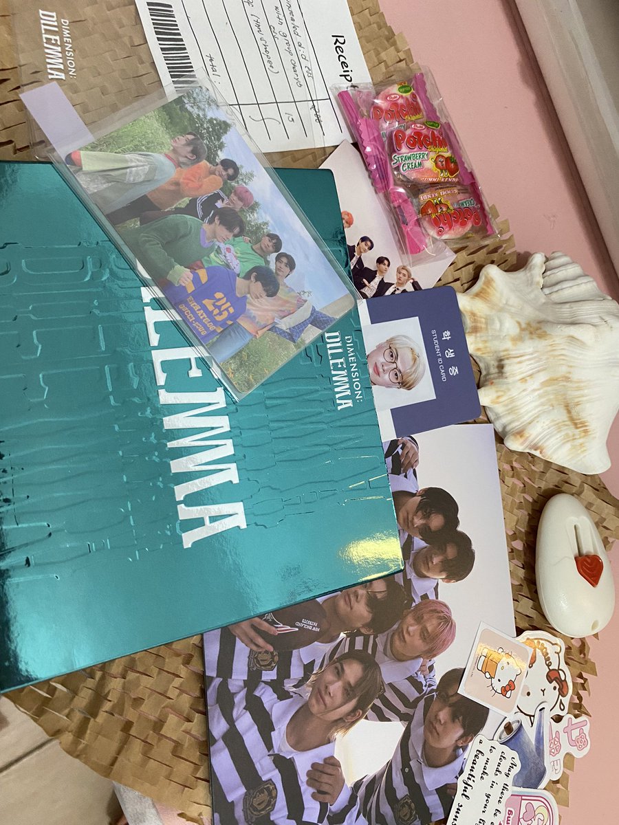sunghooniehoe's tweet photo. : ̗̀➛💌 { happy mail } 🫶🏻
hi, @0201carts 🤍🤍 my d:d essential and ot7 pc came home!! Thank you so much for very fast, clean and speedy transaction!! Till our next one po!🫶🏻 also, the packaging is vv secure and made wt love!! Yay!
#clea_gastadora #from0201 https://t.co/4A24CkhSU1