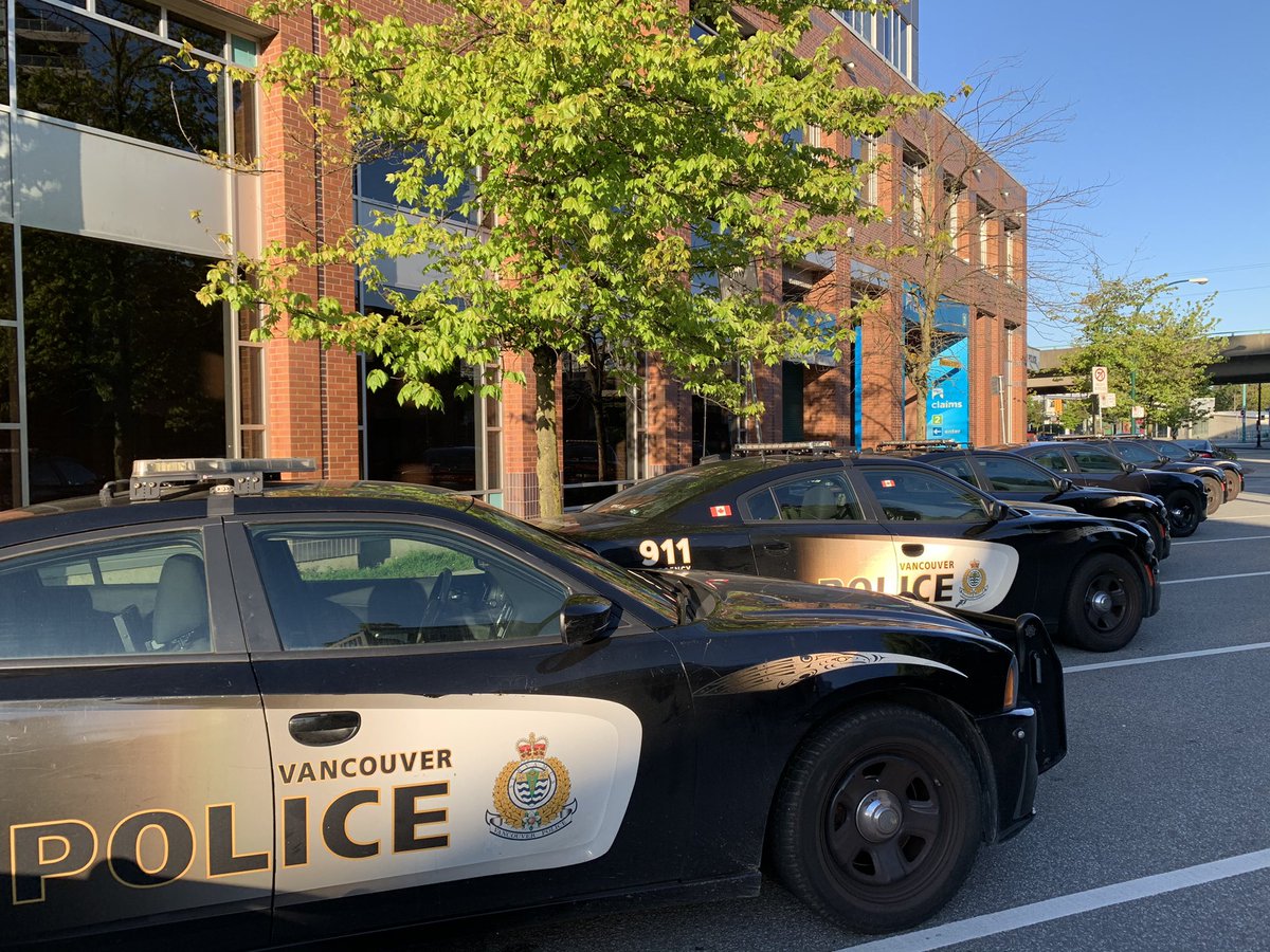 terryyungyvr's tweet photo. Gratitude to all the first responders who are working through this Victoria Day long weekend away from loved ones and families to help keep everyone safe. @BC_EHS @VanFireRescue @VancouverPD #DutyOfficer 🚑🚒🚔 https://t.co/tsXBC2suIf