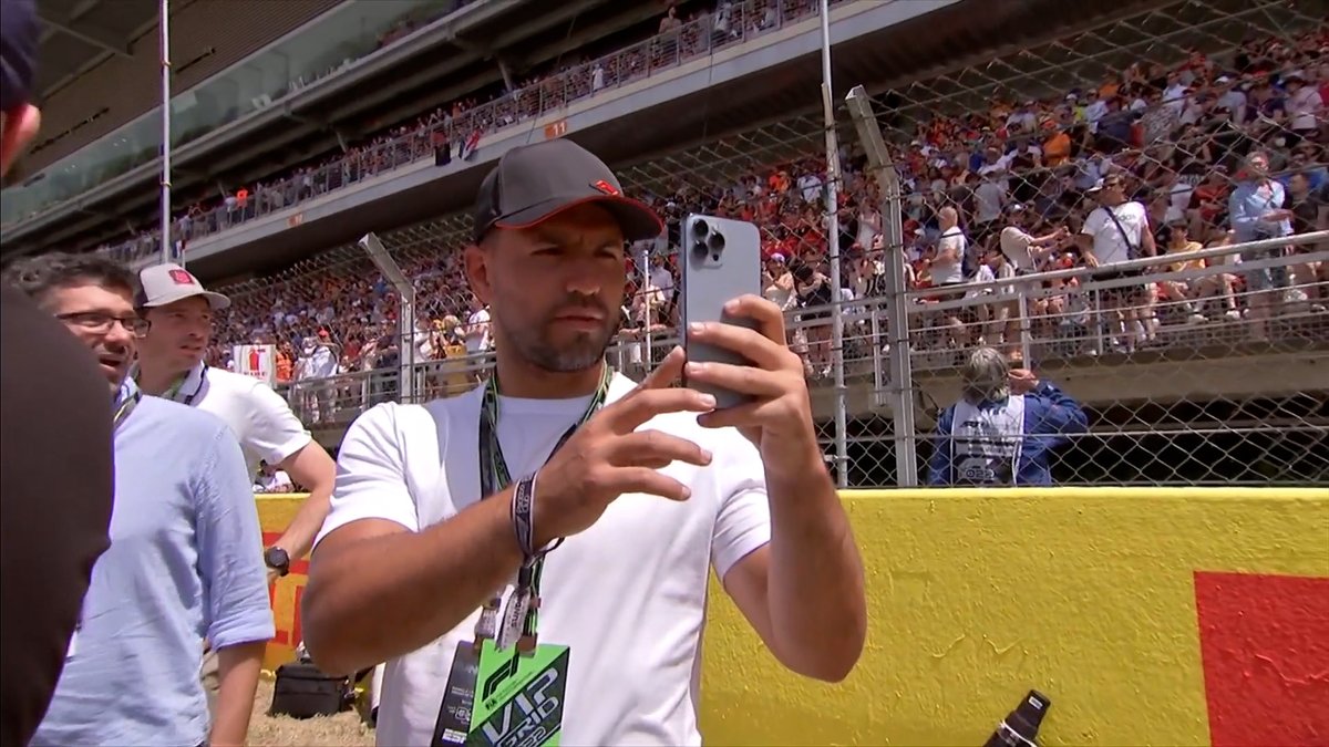 SkySportsPL's tweet photo. AGUEROOOOOO is at the F1 🏎️ https://t.co/ElDxwxWAVT