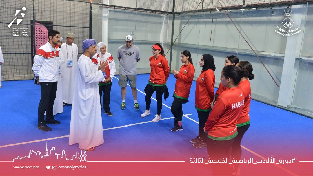 OmanOlympics's tweet photo. 📸| خالد بن محمد الزبير رئيس #اللجنة_الأولمبية_العُمانية يزور تدريبات منتخبنا الوطني للبادل برفقة الأمين العام طه بن سليمان الكشري، وذلك بمجمع #الكويت للبادل.

#دورة_الألعاب_الرياضية_الخليجية_الثالثة https://t.co/ZjYhddZ0Z6
