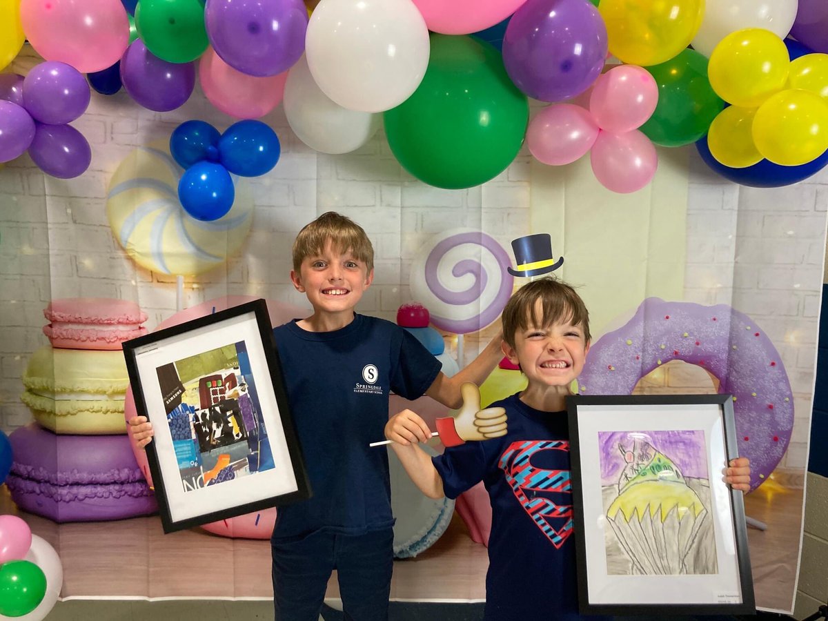 SpringdaleMacon's tweet photo. Fine Arts collectors showed up in droves! So glad that you didn’t miss this SWEET event. Thank you for buying these amazing pieces and supporting Ms. Q‘s amazing art program by making your purchase! #SprindaLEADS #SpringdaleMAGIC https://t.co/yjFflfJUzv
