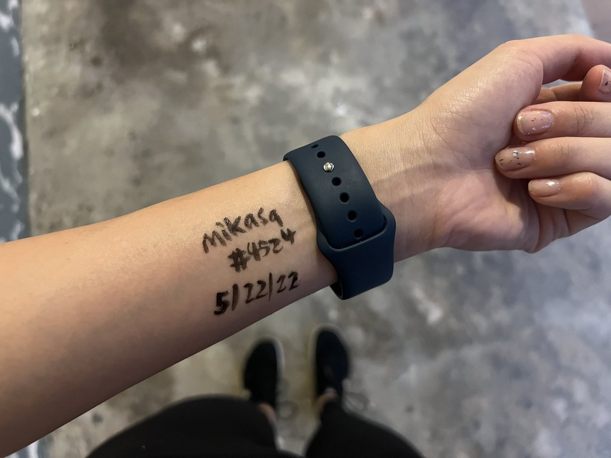 mikasaETH's tweet photo. Picked up skipping rope and I got bruises right away 🫠 if you got whipped by steel wire it’s painful af BUT 10mins a day is all you need, skipping is my fav intense warmup/workout to get the heartbeats up
Let’s stretch and workout for a bit today🔥 #weekendunplug @LonelyPopNFT https://t.co/wnuLKOqkZm