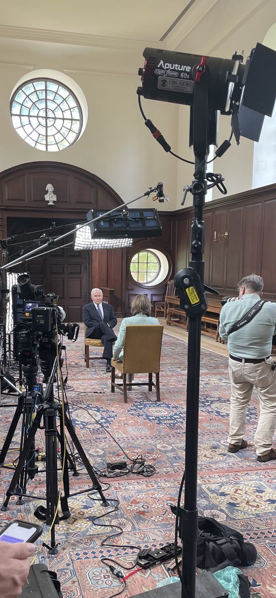 riggo82's tweet photo. The tradition continues. Tune in this morning for the annual @williamandmary Commencement weekend visit by @FaceTheNation to interview #wmChancellor Robert M. Gates. https://t.co/iuYTSur90Q