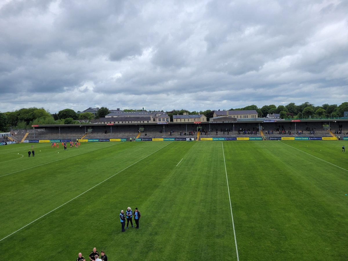 WhelanGavin's tweet photo. Landed in Ennis! D-Day in the @MunsterGAA SHC... #DèiseAbù @WaterfordGAA @wlrfm #Round5 #EverythingOnTheLine #GAA ⚪🔵🏑🏑

LIVE coverage on #WLR from 3:50pm all thanks to @GCorbettmotors https://t.co/pnUdj8KgXm