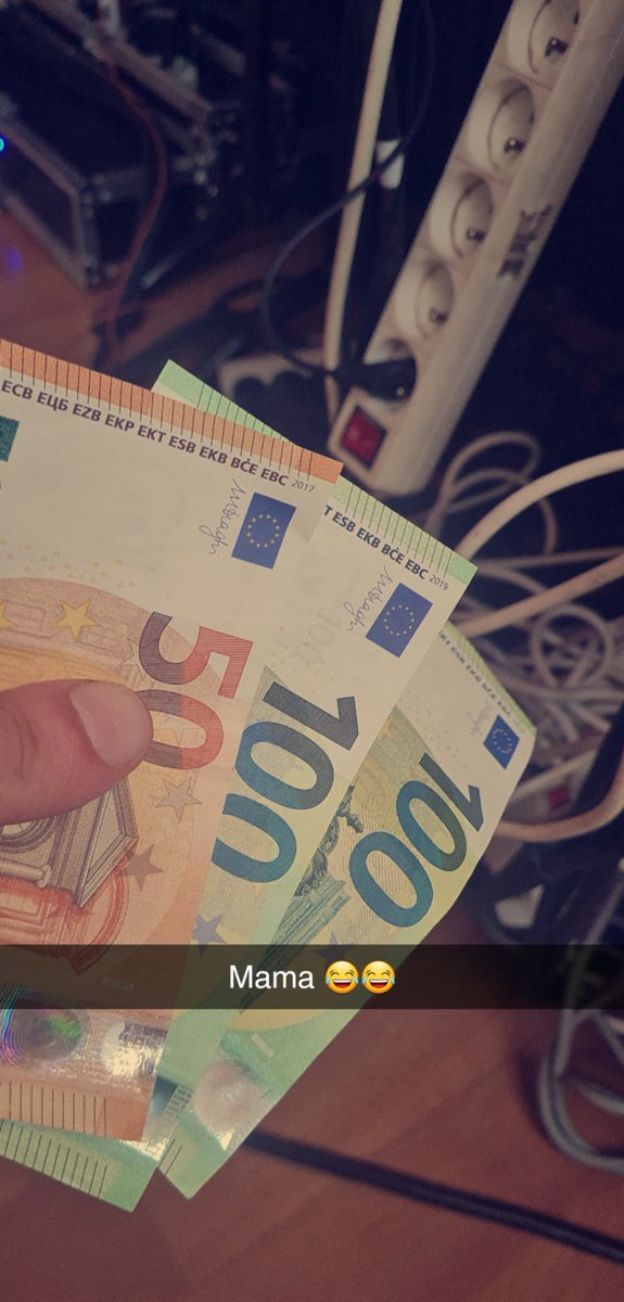 SoumisMan's tweet photo. C'est pour qui ???venez mettouffer avec votre groe cul et c'est as vous https://t.co/Yj3gnYGcLH