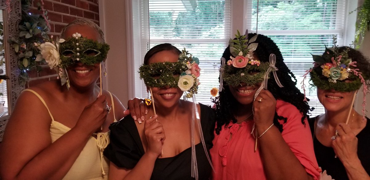 Davenportc87's tweet photo. Some people as an adult are still trying to figure out their gifts and that’s ok. Keep searching until you find it!! My BFF is CLEAR on hers. Check out this indoor garden party. #creativetransformations #usingyourgifts #celebratingfrienship https://t.co/rSVoAKWwKq