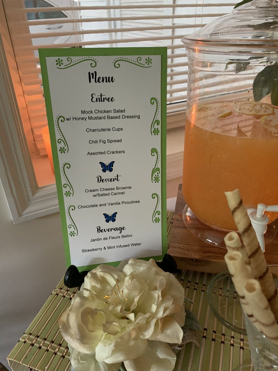 Davenportc87's tweet photo. Some people as an adult are still trying to figure out their gifts and that’s ok. Keep searching until you find it!! My BFF is CLEAR on hers. Check out this indoor garden party. #creativetransformations #usingyourgifts #celebratingfrienship https://t.co/rSVoAKWwKq