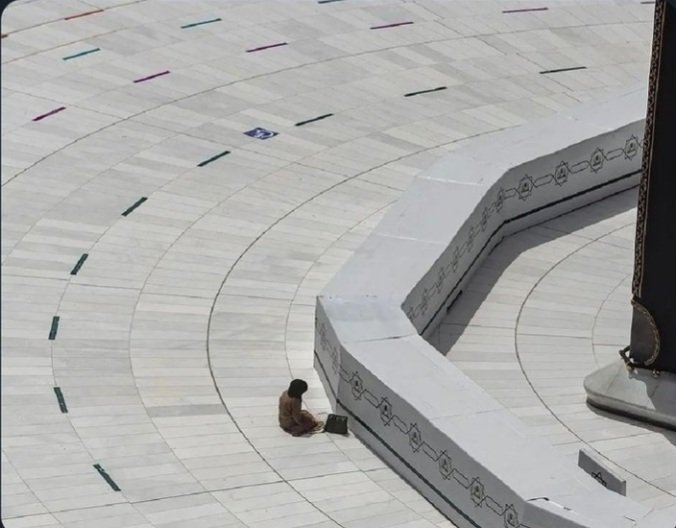 Helloadilshah's tweet image. I may look normal but deep down i just want to sit infront of Kaaba &amp;amp; cry my heart out in sajda 😭❤