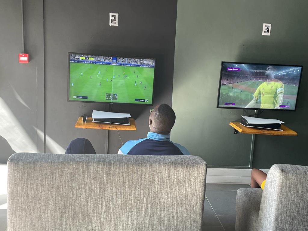 PlayPS_za's tweet photo. It’s father and son gaming time at PlayPS!😍🙌🏾🔥🎮🎮🥷🥷👨‍👦
Sunday is  Fun Day.R350 for two people,all day!!#PlayPSHatfieldSquare https://t.co/00gaVR8TJv