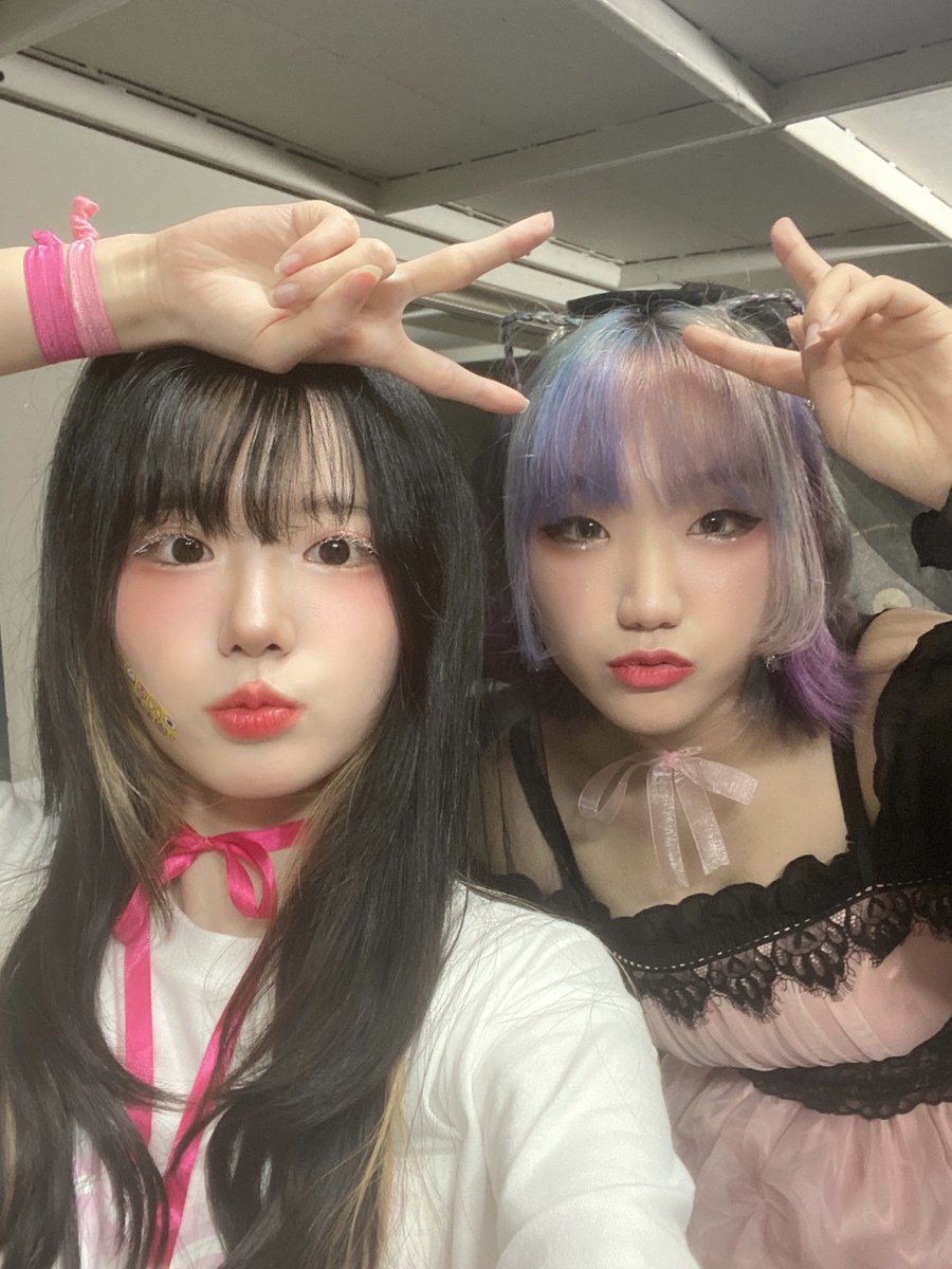 Mewro_NAB2's tweet photo. 0522 PINK BOOM!
프로쿠라의 세번째 생탄! 엄청 기대하던 순간이 순식간에 지나가서 아쉬웠어요. 예쁜 생탄티, 분홍색, 꼬까옷 유루를 실컷 볼 수 있어서 좋았습니다. 먼가.. 느낀게 많았는데 블로그에 적어야겠네요(못 올린 사진도 다 올릴것!) 
모두모두 유루의 생일을 축하해줘서 감사합니다. https://t.co/z5hMGoRUZe