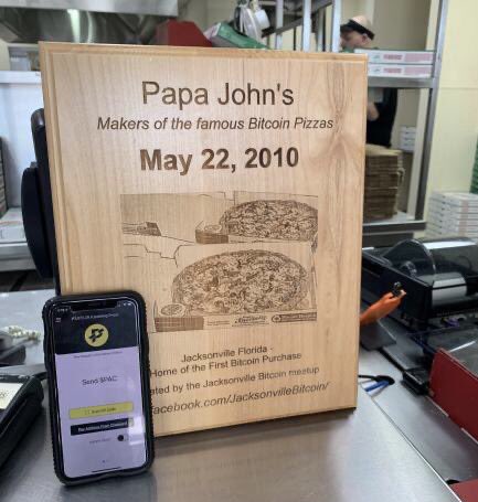 On this day in 2010: 10,000 bitcoin used to buy two Papa John’s pizzas.

They’d now be worth $300 million.