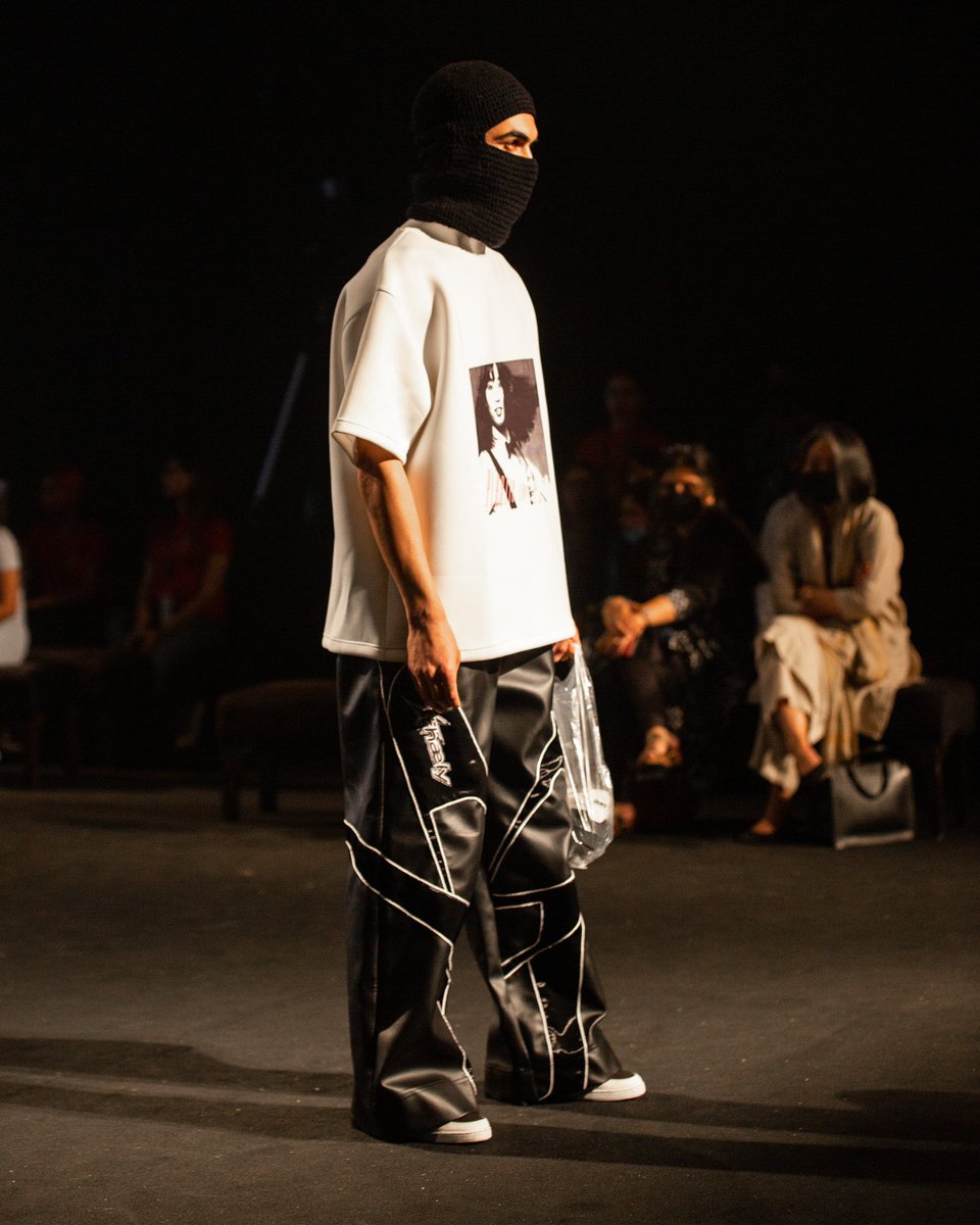 Thaely_inc's tweet photo. RGB Look 6
Boxy Plastic Love Tshirt with Moto Trousers
On @iam_mirtawseef
At @lakmefashionwk
#thaely #sustainablefashion #circulardesign #indiandesigner #indiansustainablefashion #sustainablesneakers #circularfashion #fashionrevolution #lfw #fdcixlfw https://t.co/to8SsQAOtk