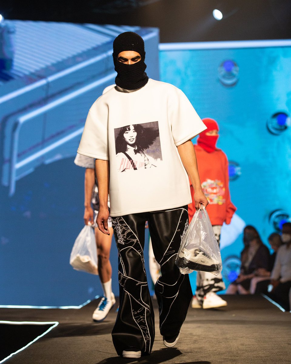 Thaely_inc's tweet photo. RGB Look 6
Boxy Plastic Love Tshirt with Moto Trousers
On @iam_mirtawseef
At @lakmefashionwk
#thaely #sustainablefashion #circulardesign #indiandesigner #indiansustainablefashion #sustainablesneakers #circularfashion #fashionrevolution #lfw #fdcixlfw https://t.co/to8SsQAOtk