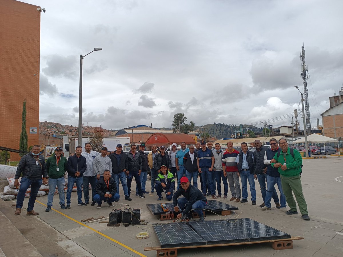 juliomerchan's tweet photo. Culminando con satisfacción y agrado una nueva capacitación sobre #sistemasfotovoltaicos a trabajadores oficiales del #SENA a nivel nacional. #SENACTCM @SENAComunica @andrealrg https://t.co/ilWM2QD2cp