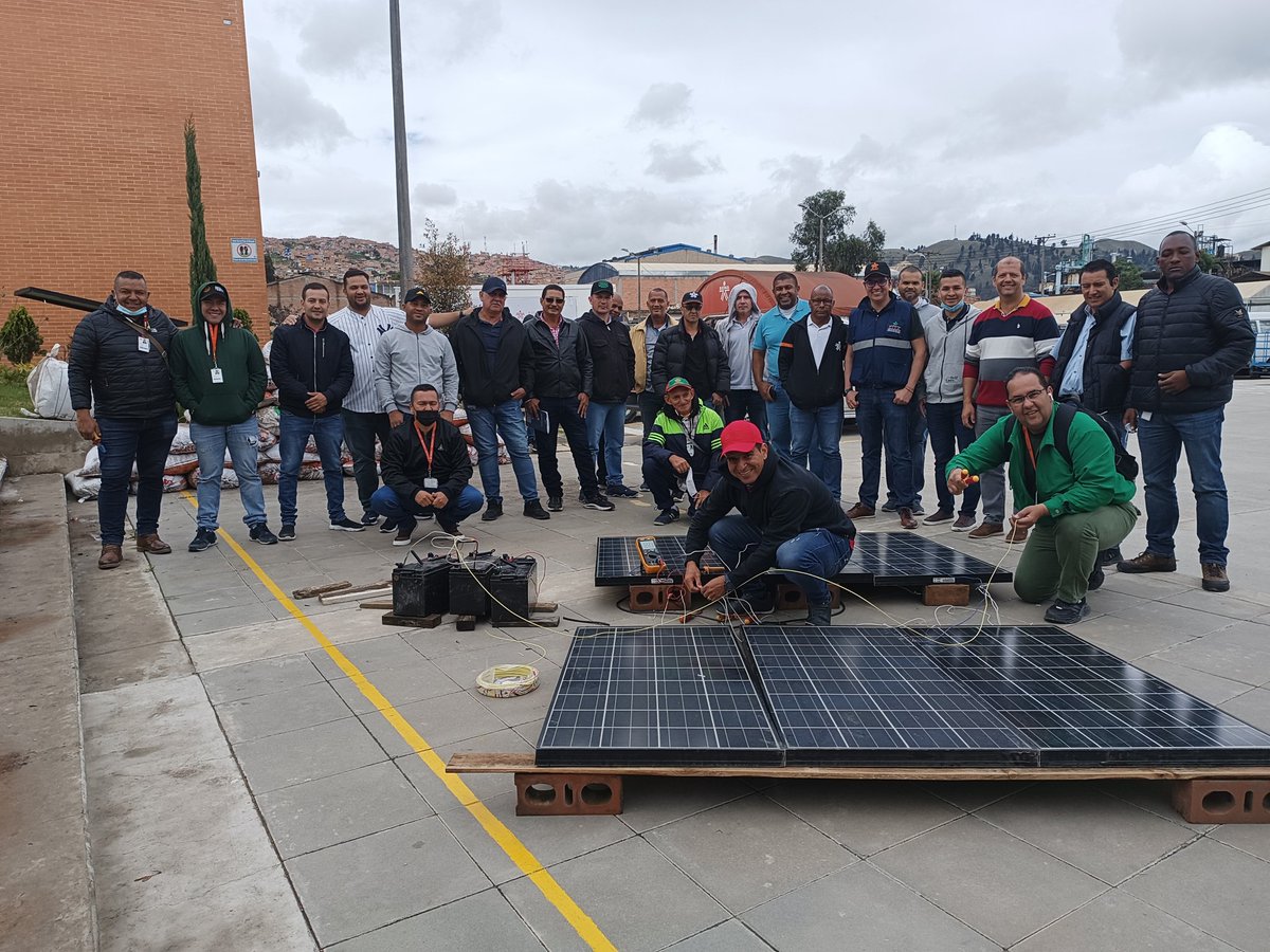 juliomerchan's tweet photo. Culminando con satisfacción y agrado una nueva capacitación sobre #sistemasfotovoltaicos a trabajadores oficiales del #SENA a nivel nacional. #SENACTCM @SENAComunica @andrealrg https://t.co/ilWM2QD2cp