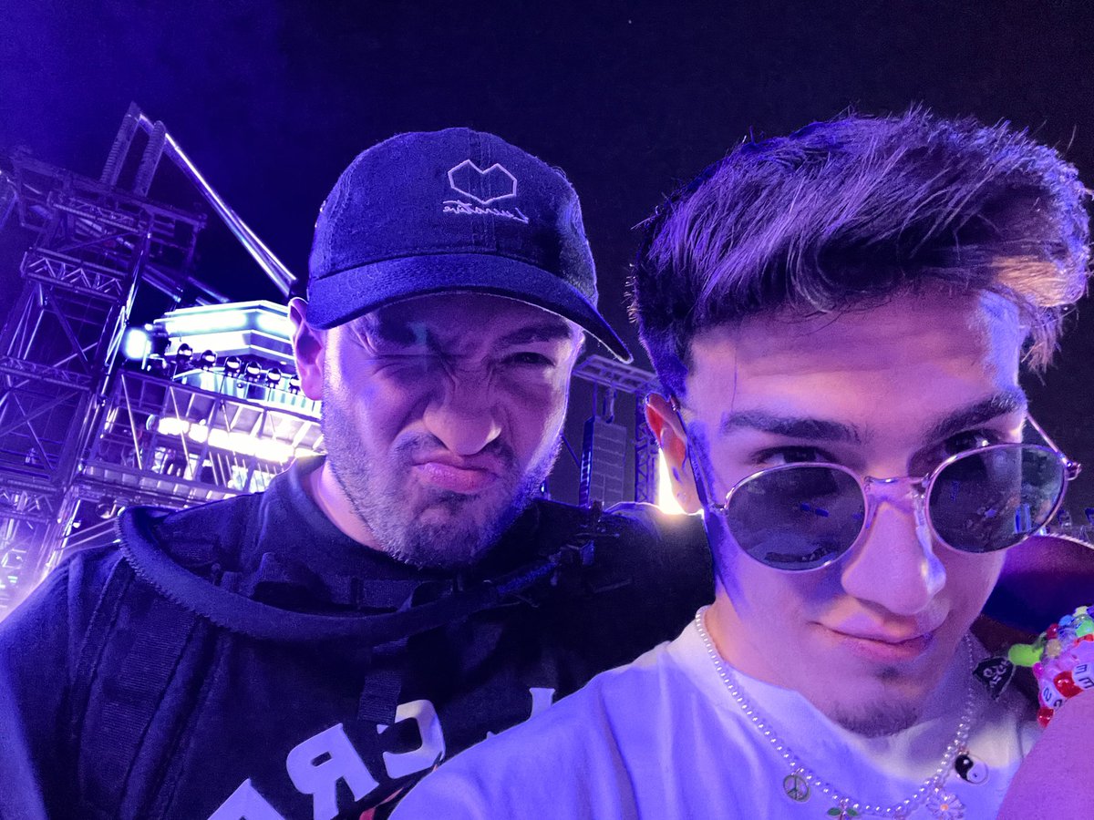 392Dapper's tweet image. #EDCLasVegas with the love of my life 🥺🫶
