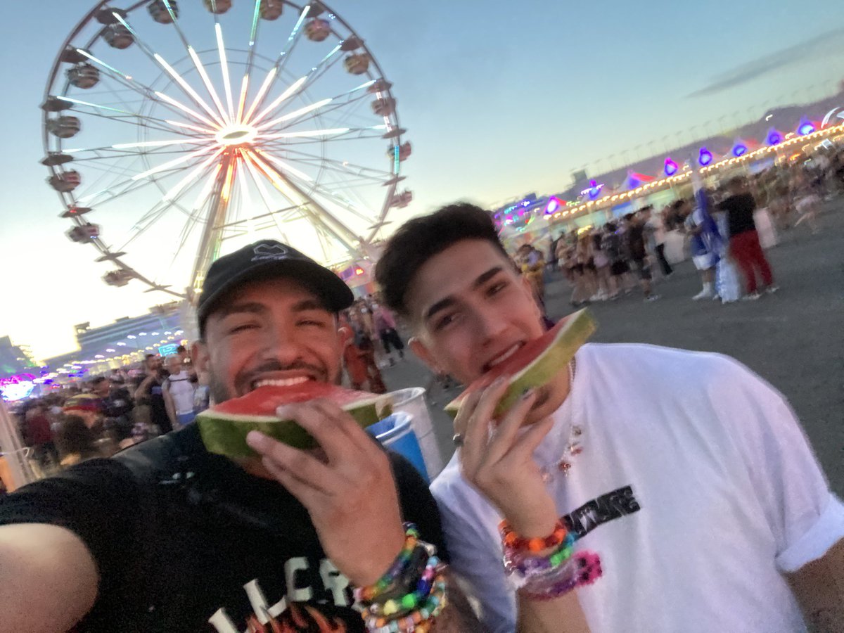 392Dapper's tweet image. #EDCLasVegas with the love of my life 🥺🫶