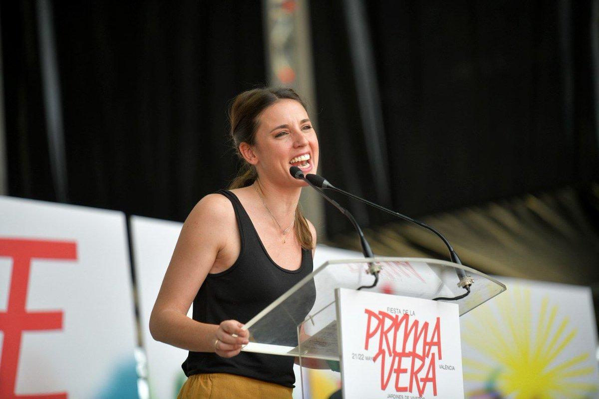 IreneMontero's tweet photo. No hay palabras para expresar el valor y la belleza que tiene ser parte de la militancia de @PODEMOS, de este proyecto colectivo, para transformar nuestro país y que todo el mundo tenga acceso a una vida que merezca la pena ser vivida. Gracias💜Sí se puede✊
#FiestaDeLaPrimavera https://t.co/BWeAur2eVC
