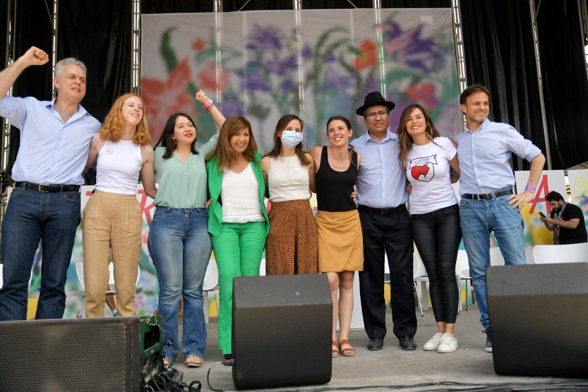 IreneMontero's tweet photo. No hay palabras para expresar el valor y la belleza que tiene ser parte de la militancia de @PODEMOS, de este proyecto colectivo, para transformar nuestro país y que todo el mundo tenga acceso a una vida que merezca la pena ser vivida. Gracias💜Sí se puede✊
#FiestaDeLaPrimavera https://t.co/BWeAur2eVC
