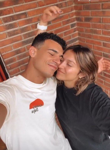jacksonchase_'s tweet photo. HE ESTADO DESAPARECIDA Y PLANEÓ ESTARLO UN POCO MÁS PORQUE ESTOY A TOPE ESTUDIANDO TRABAJANDO Y DE TODO PERO VENGO SIMPLEMENTE A SHIPPEAR ESTO QUE ME ACABO DE METER A IG Y HE CHILLADO REAL https://t.co/aIijMuQ0H2