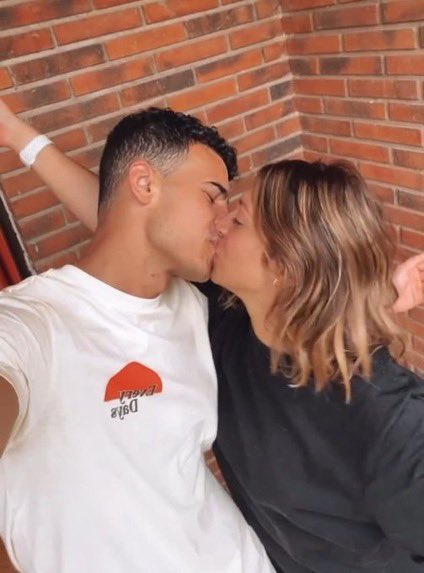 jacksonchase_'s tweet photo. HE ESTADO DESAPARECIDA Y PLANEÓ ESTARLO UN POCO MÁS PORQUE ESTOY A TOPE ESTUDIANDO TRABAJANDO Y DE TODO PERO VENGO SIMPLEMENTE A SHIPPEAR ESTO QUE ME ACABO DE METER A IG Y HE CHILLADO REAL https://t.co/aIijMuQ0H2
