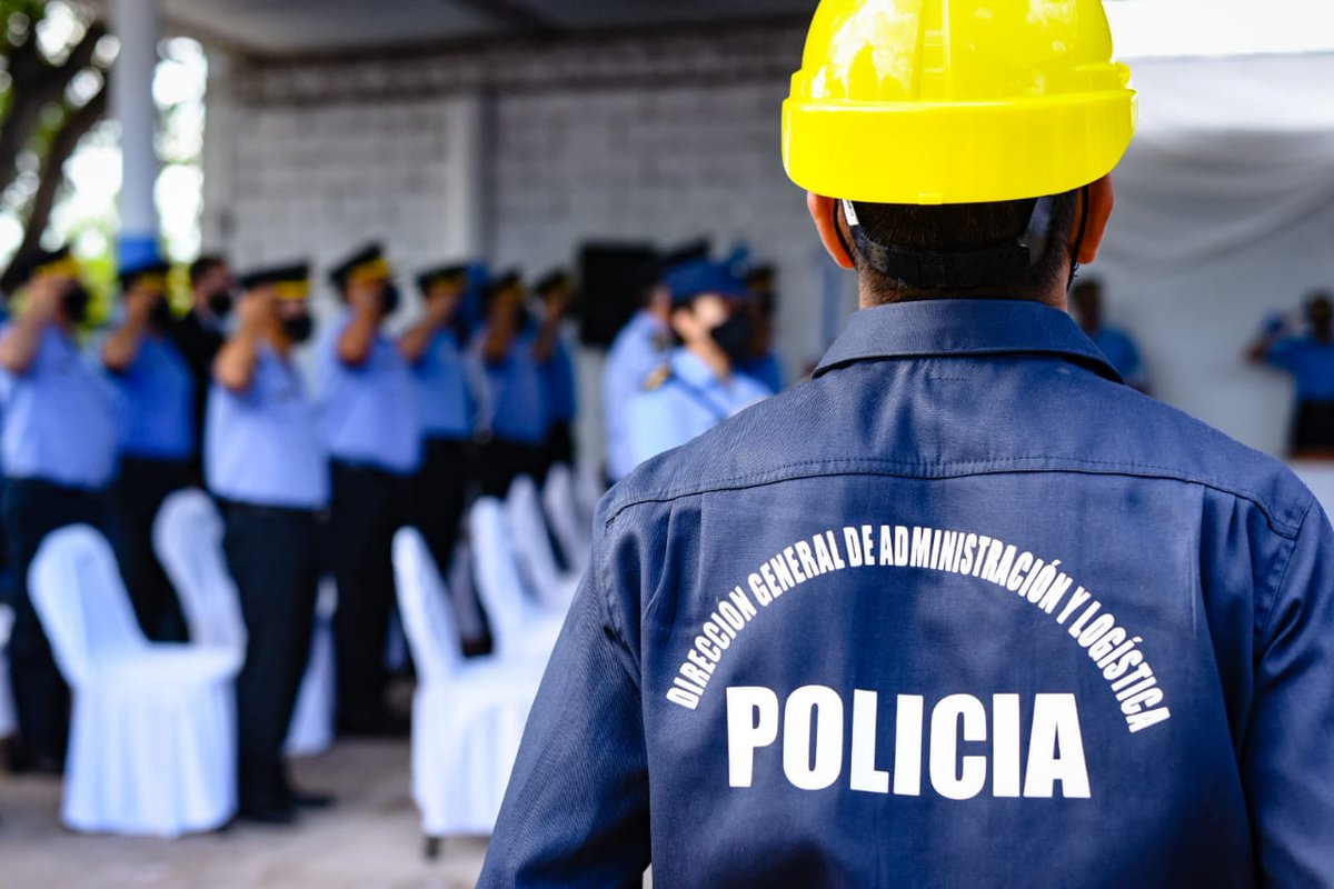 TeresitaMadera's tweet image. ¡Feliz aniversario a toda nuestra fuerza policial!

Gracias por ser esa Policía cercana, con vocación de servicio, que nos acompaña como sociedad brindando cuidado, seguridad y bienestar con su trabajo cotidiano.