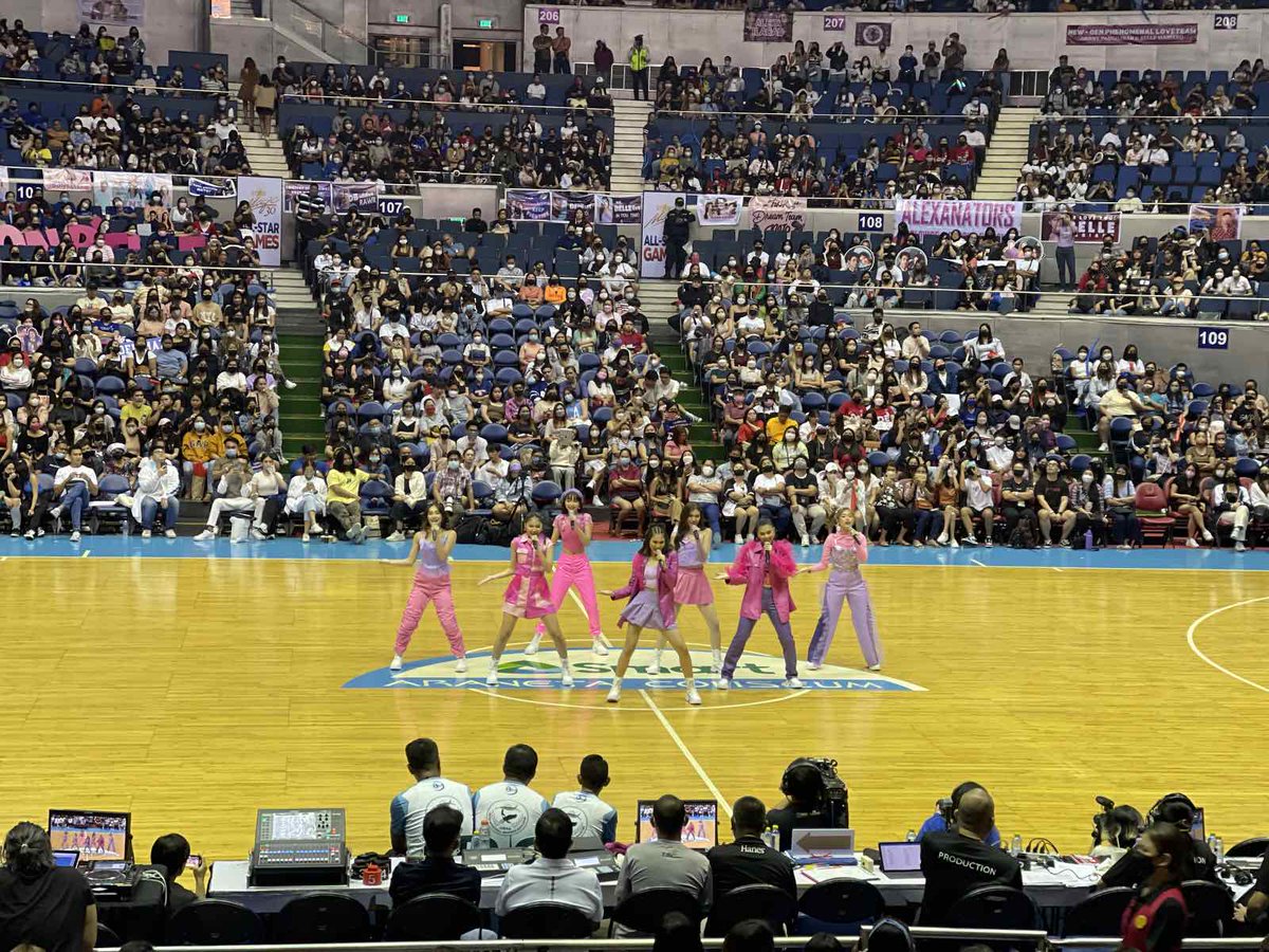 BINI_ph's tweet photo. #BINI : Halftime performance in
#StarMagic30thAllStarGames https://t.co/UaU4oopYsP