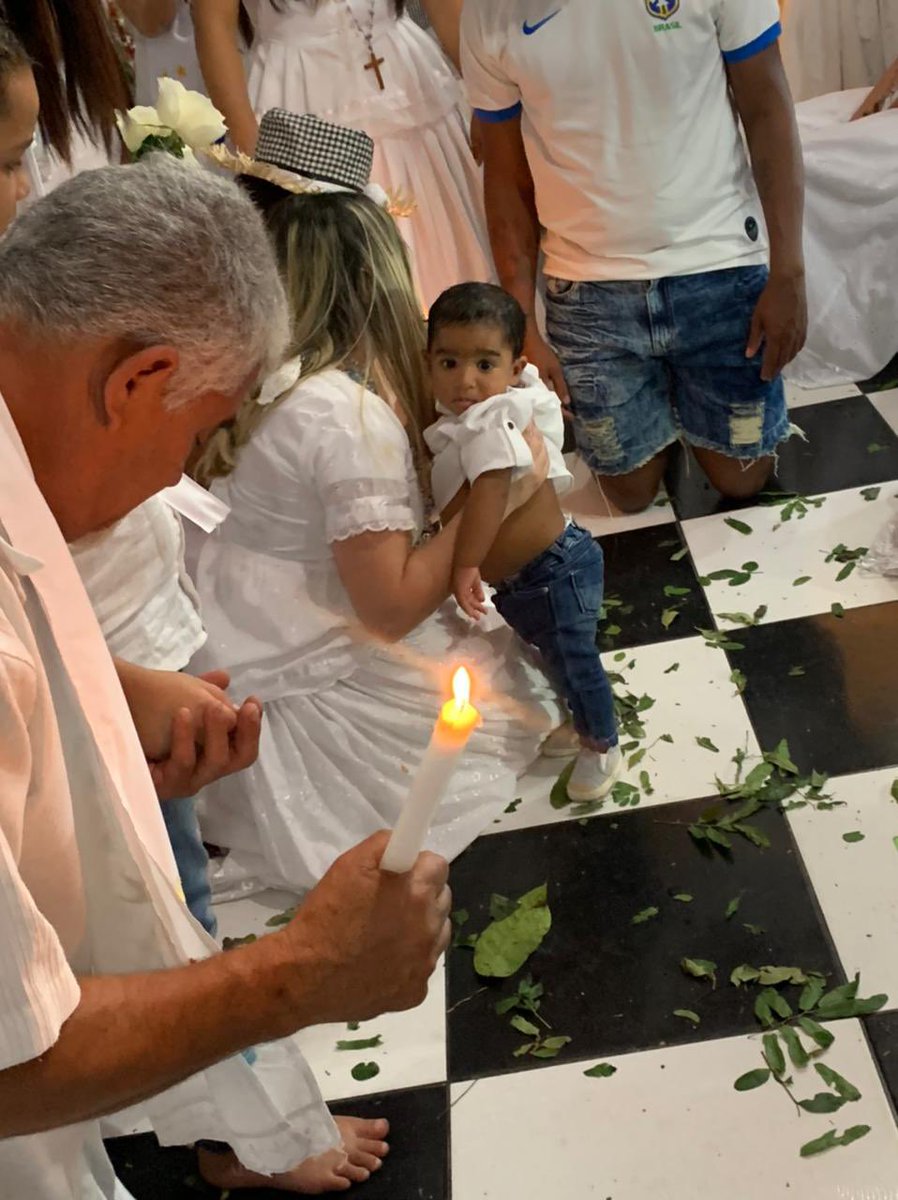 roberta_thuane's tweet photo. Oxalá abençoe, meu filho!! 🙏🏼🤍
batizado do Yago.🙇🏻‍♀️ https://t.co/mrL5OJWLie