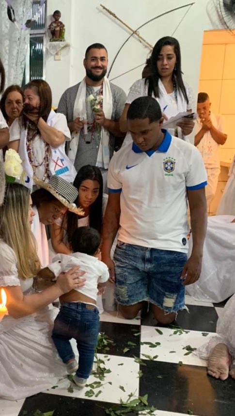 roberta_thuane's tweet photo. Oxalá abençoe, meu filho!! 🙏🏼🤍
batizado do Yago.🙇🏻‍♀️ https://t.co/mrL5OJWLie