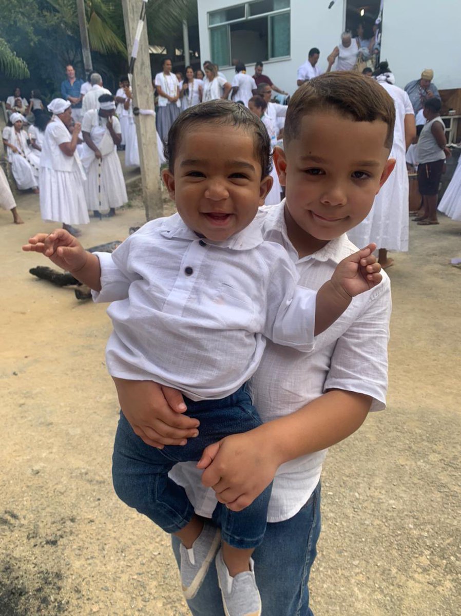 roberta_thuane's tweet photo. Oxalá abençoe, meu filho!! 🙏🏼🤍
batizado do Yago.🙇🏻‍♀️ https://t.co/mrL5OJWLie