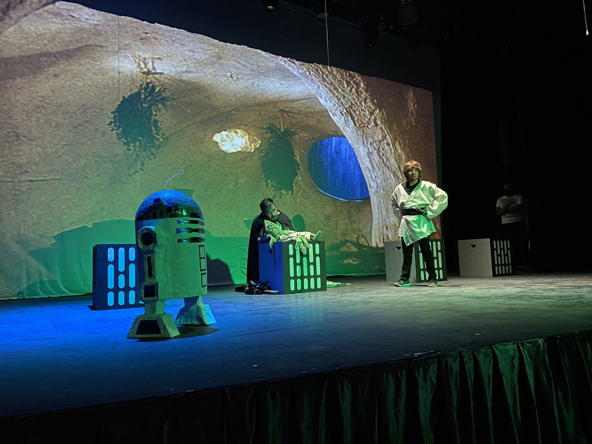 Solo HOY dos ultimas funciones. 1 y 5 pm
En MarkeTeatro • Roma boletos en taquilla una hora antes del espectáculo o Boletópolis
Si eres fan tienes que verla. 
Invitados la la Order66 Mexico y los Force Masters ven a tomarte fotos con nuestros amigos cosplayers.