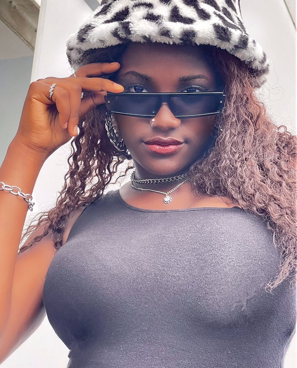 Queen Eddie 🖤👑 tweet media