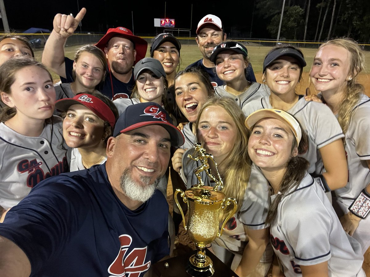 GAPowerRocco18U's tweet photo. Fought through a long, hot day to go undefeated in bracket play and win the Championship in HS Division of the USA Elite Series!! Great job ladies…let’s keep it rolling next week!!
#gapfamilia
#goelephants https://t.co/lkwWJFqSM3