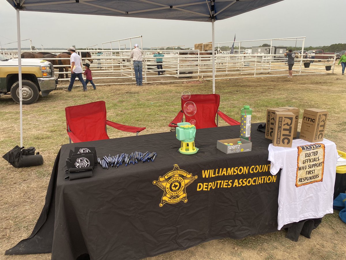 WilcoDepAssoc's tweet photo. The WCDA greatly appreciated the opportunity to speak to the citizens of Williamson County at the Liberty Hill Fair and Rodeo. The citizens once again showed how much they support our members and all first responders.  https://t.co/KmSNflBwzD… https://t.co/uoogkgYBXW