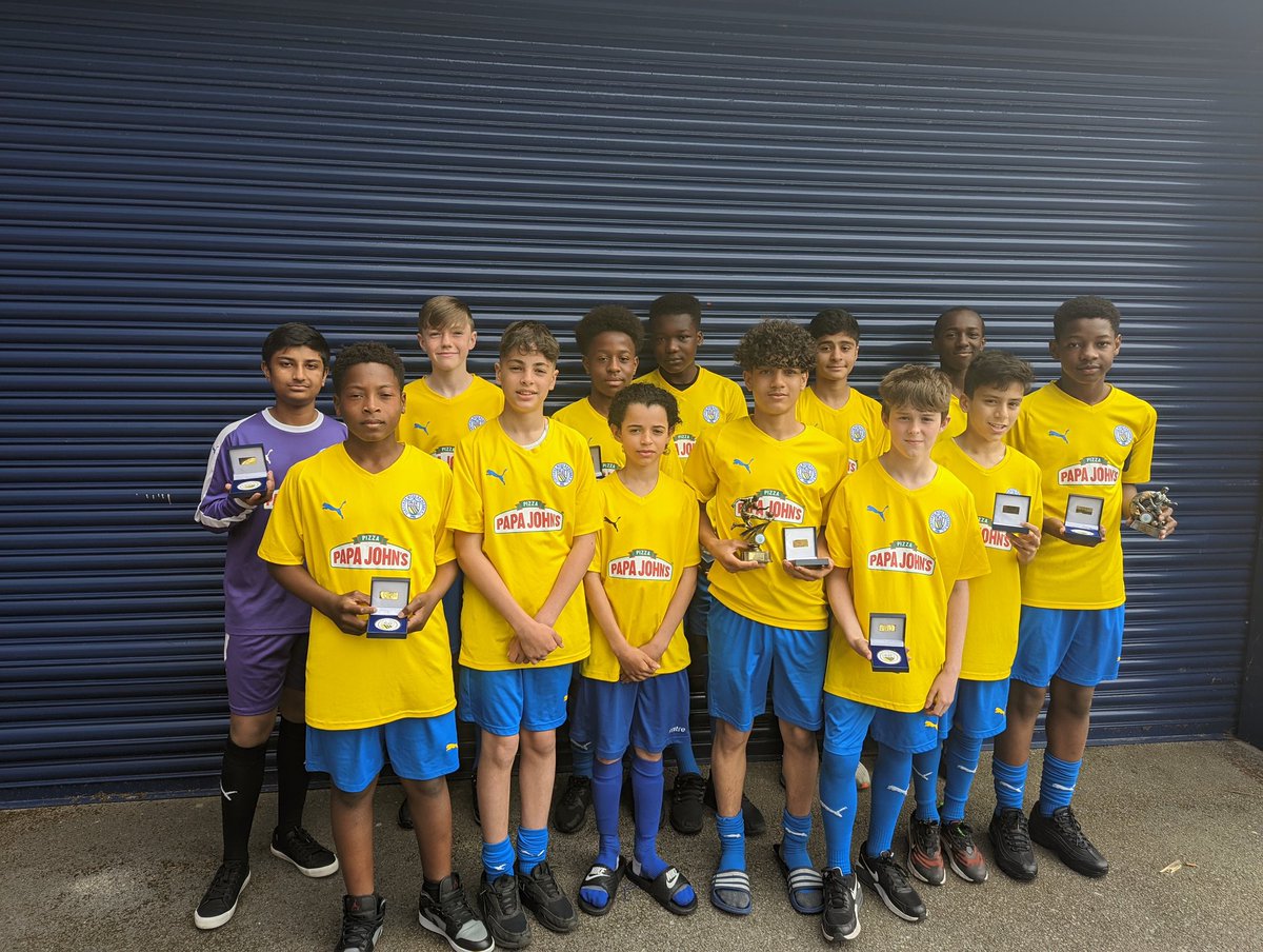 Fantastic presentation day to all the @FletcherMoss_FC teams. Great to see the U13 yellows representing.
