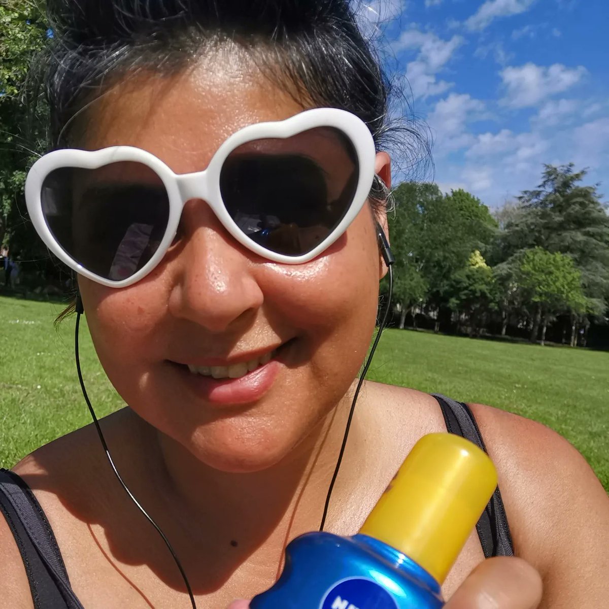 ChrisVoiceover's tweet image. Beautiful visitor whist basking in #sundayvibes. Oh... And in the words of @bazluhrmann, 🎶come what may🎻 #wearsunscreen 🙌🏽 #IfYouKnowYouKnow