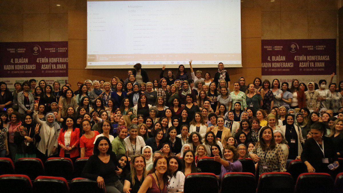 4’üncü Olağan Kadın Konferansımız, 2 günlük verimli tartışmalarımızın ardından sona erdi.

Özgürlükte ısrarlı, mücadelede kararlıyız!

Em di azadiyê de bi israr, di têkoşînê de bi biryar in!