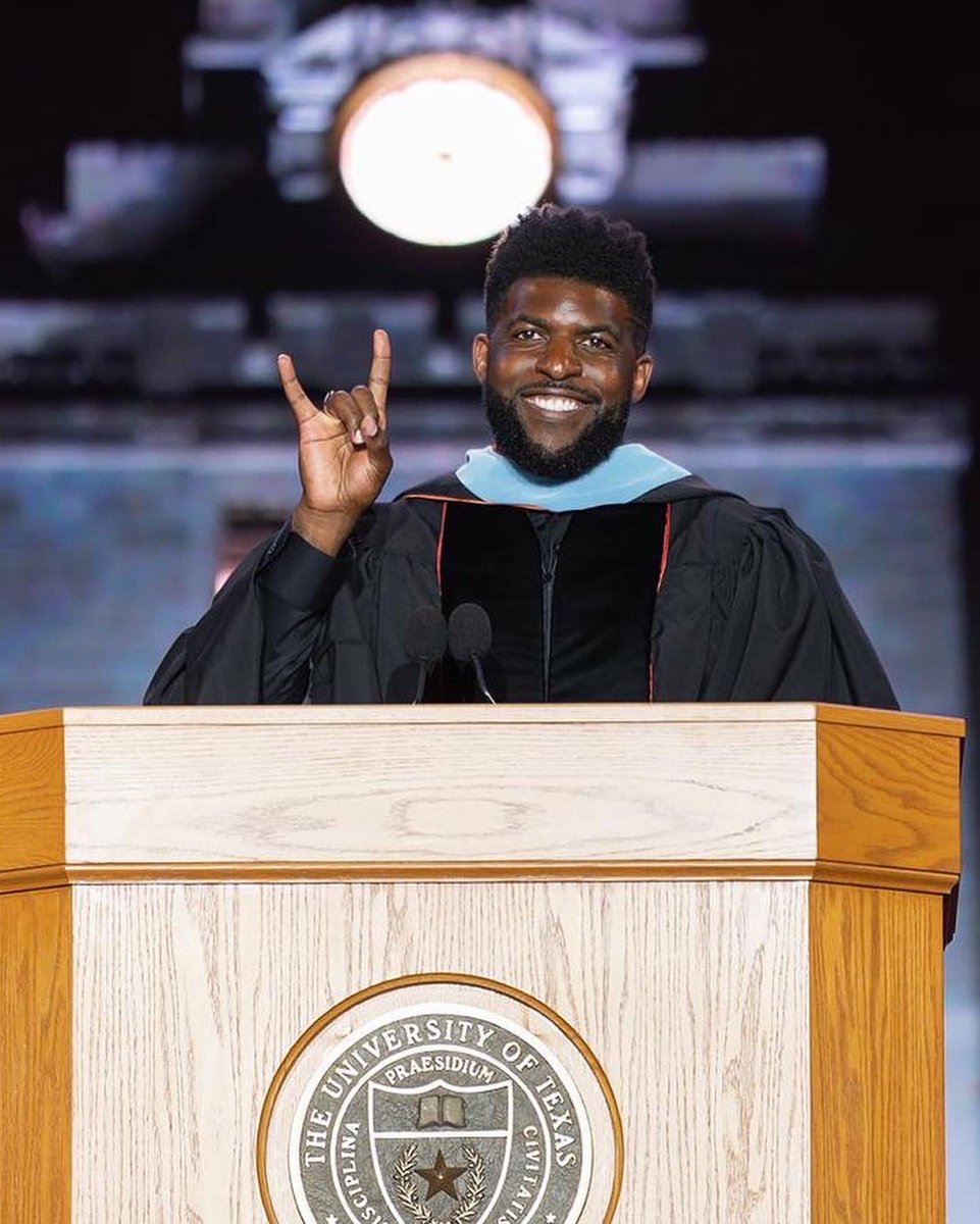 EmmanuelAcho's tweet photo. It was the greatest honor of my life to deliver the commencement address to the class of 2022 at my alma mater, The University of Texas.

I was delighted to give a copy of my book, “Illogical” to every graduate. Congrats Class of 2022, go change the world! https://t.co/u7IS2lXu6P