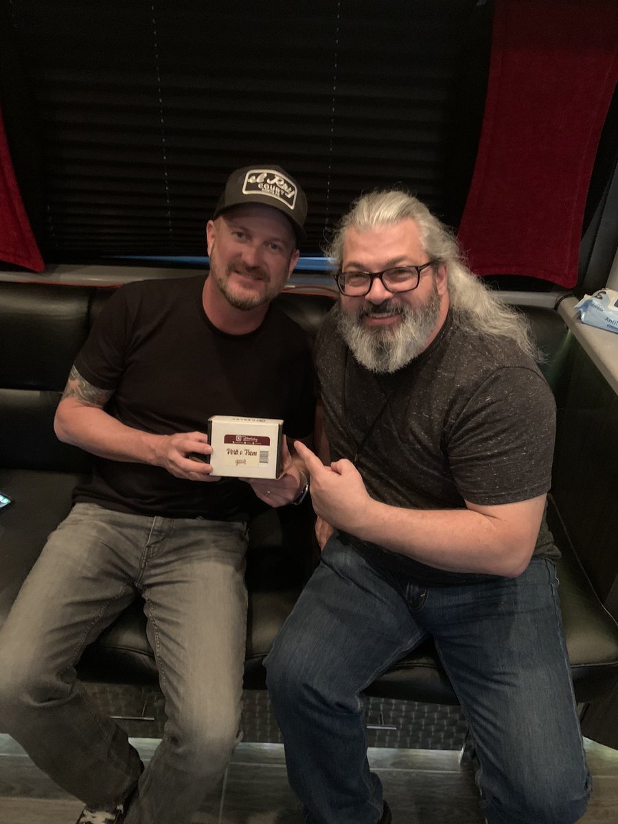 EddieHMusic's tweet photo. Great time hanging with Geoff and the guys @randyrogersband last night in Nashville and excited to get them my @robertkeeley Verb o Trem pedals! Can’t wait to catch up with them again soon! #RRB #verbotrem #cousineddie #guitarplayer https://t.co/WPUqic8mIb