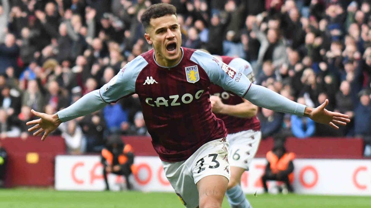 TrollFootball's tweet photo. We're in stoppage time, Mcginn with a long ball to Watkins, Watkins passes to Coutinho, oh Dias has slipped here and Coutinho is through on goal, Philippe COUTINHOOOOOOOO..... 

Man City 6-1 Aston Villa!! https://t.co/DhvVuV6tI7