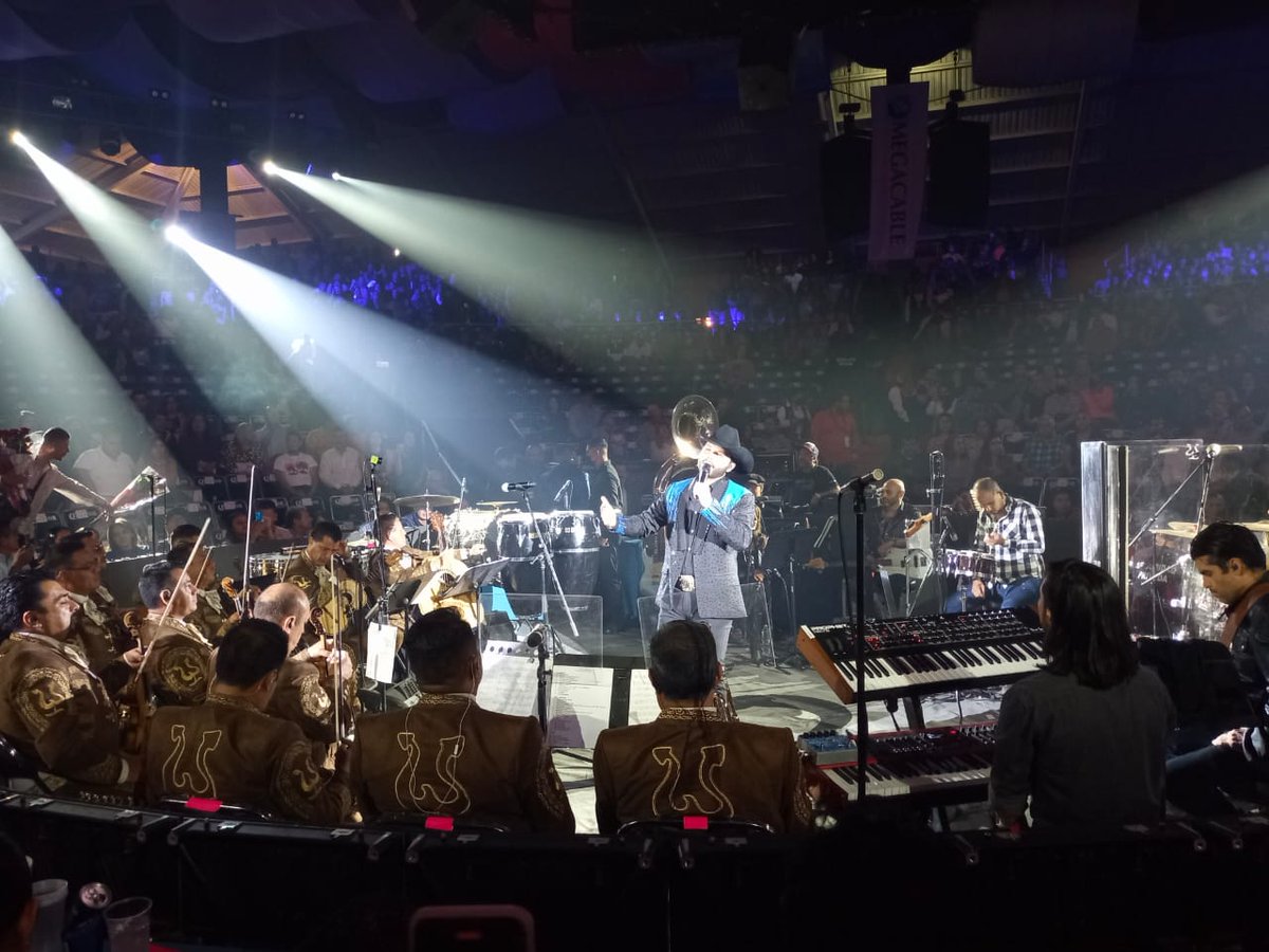 idgruperaofi's tweet photo. #IdentidadGrupera gran noche para @PepeAguilar y @LAguilarOficial en el palenque de Metepec, el público entregado con cada tema 
#Rt @_Parte_1 @mario_larios https://t.co/otWcm0l04n