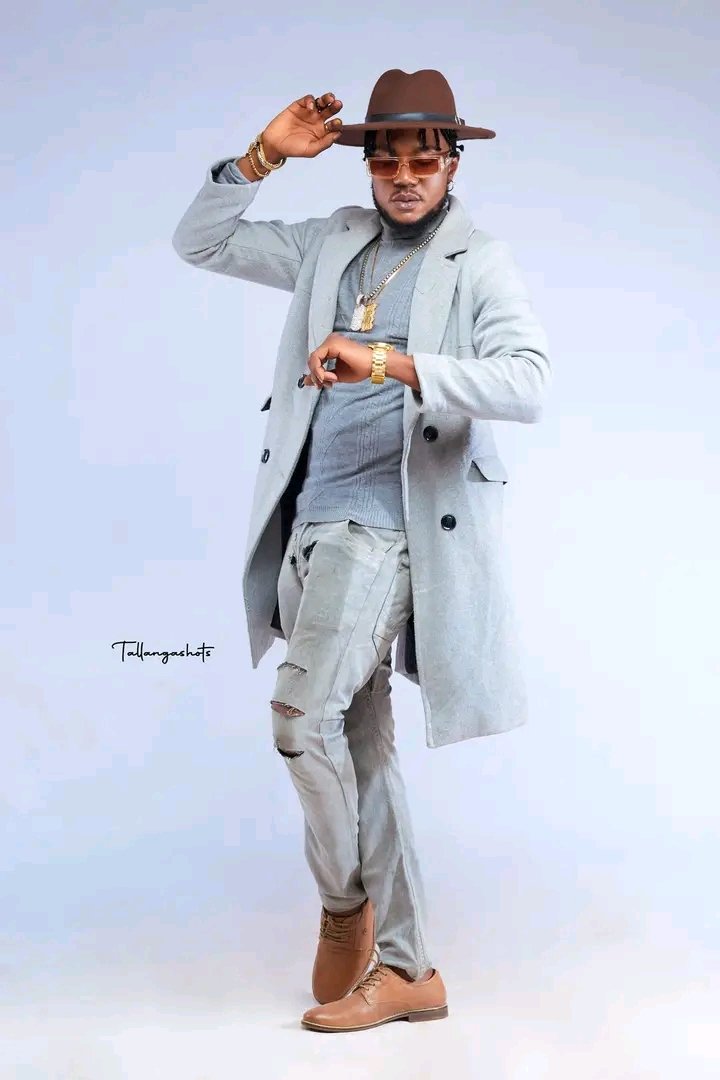 fexifystudios's tweet photo. Happy birthday to this amazing king whose music has brought joy to heart of many🥰🥰
His name is B Trunk Nforsooh , please guys help us celebrate this amazing star ❤️
#fexifystudios
#237blogger
#237music
#237community https://t.co/zzM1vqSWrl