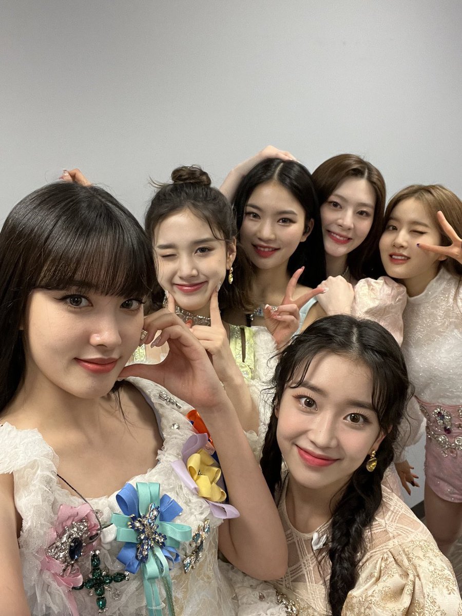 STAYCHAVEN's tweet photo. KCON CHICAGO & KCON SEOUL 🦋💗 #STAYC #KCONSTAYC https://t.co/hKXLWrGOHx
