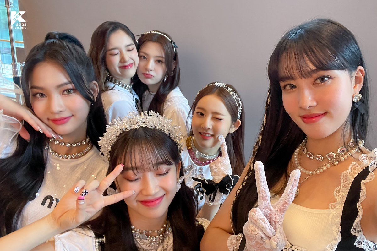 STAYCHAVEN's tweet photo. KCON CHICAGO & KCON SEOUL 🦋💗 #STAYC #KCONSTAYC https://t.co/hKXLWrGOHx