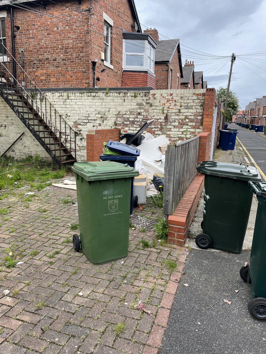 EndASBinJesmond's tweet photo. #rewildingjesmond2022
#StudentSlums #nclpics @UniofNewcastle, @NorthumbriaUni, @NewcastleCC @ChronicleLive Rubbish left for weeks at Queens Rd https://t.co/J2Xs4pSycc