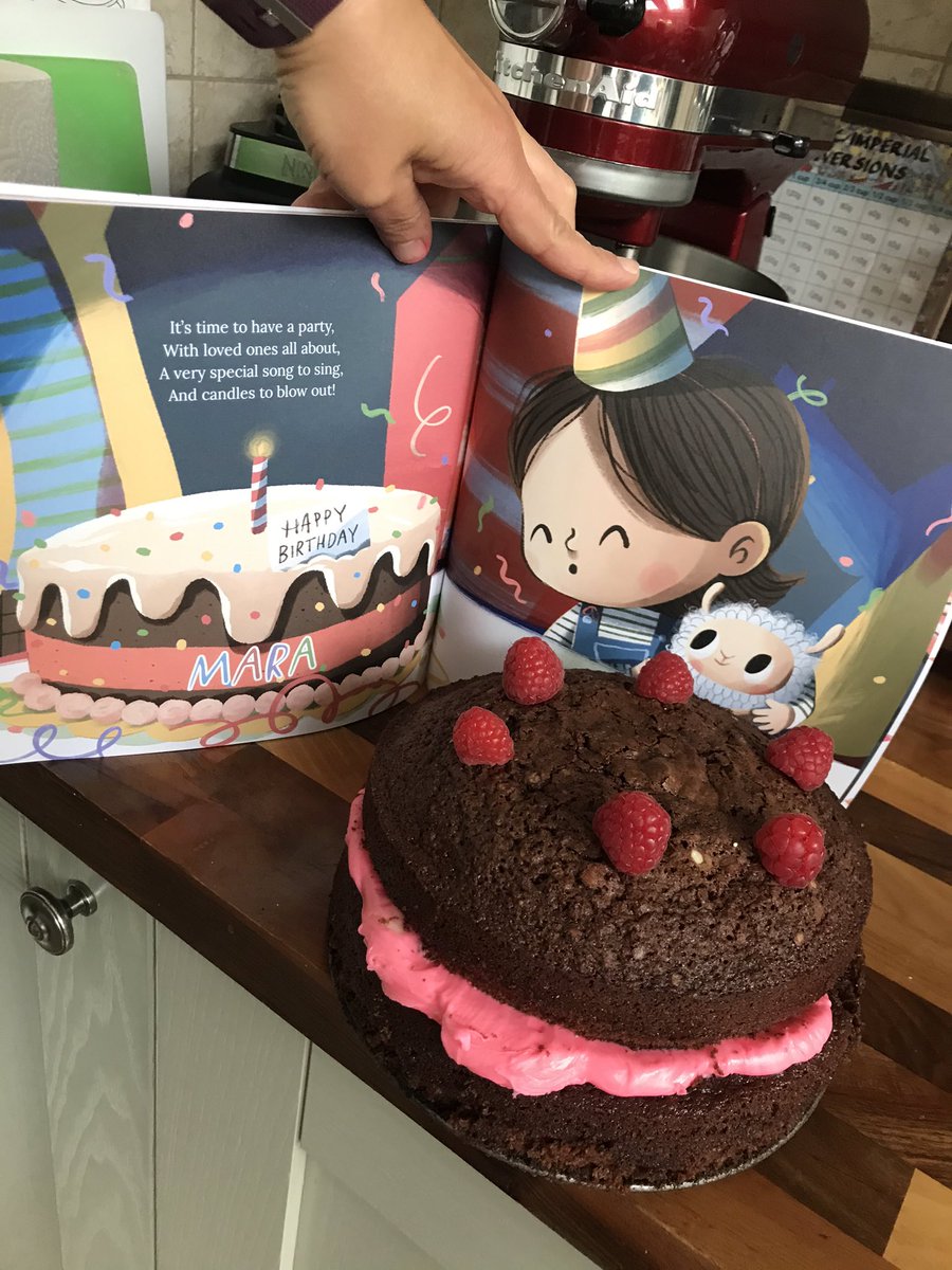 Launched this gorgeous <a href="/Wonderbly/">Wonderbly</a> personalised birthday book this month. Should I celebrate with cake? OF COURSE! #birthdaycake #birthdaybooks wonderbly.com/personalized-p…
